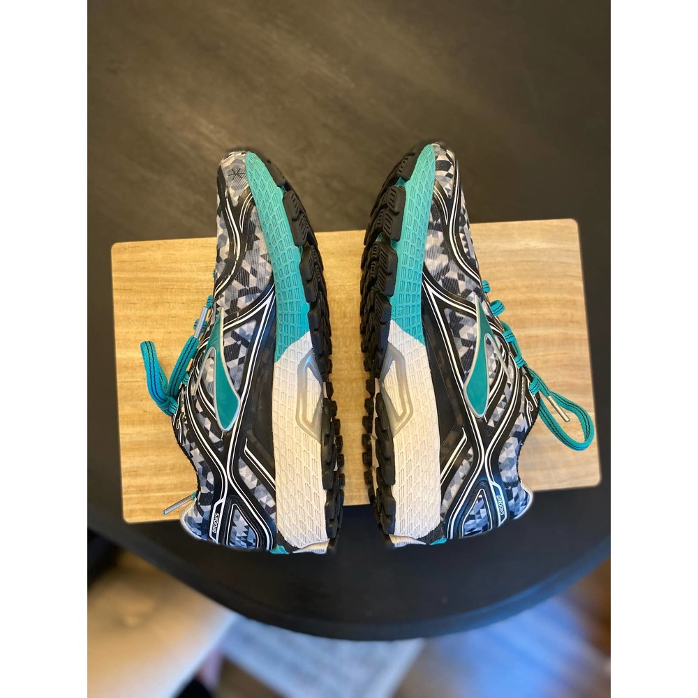 Nearly Perfect Brooks GTS 16 Running Shoes - Picture 4 of 8